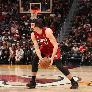 🎂真挚的祝福！NBA官推为哈克斯的24岁生日送上祝福🎂
