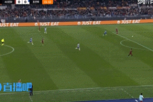 罗马0-1落后！罗马门将斯维拉尔出球送礼，奥莫罗迪翁倒钩破门