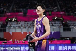 效率很高！杨舒予12中8拿到17分3板 三分2中1