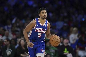 打得很努力！格莱姆斯12中6&三分6中3拿到16分7板5助2断