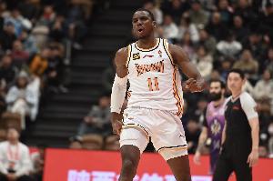 不理想！迪亚洛23投9中拿到23分12板 三分7中1