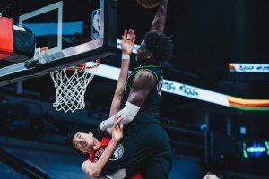 杰伦-诺威尔：华子隔扣渡边是史上最佳扣篮之一 后者因此淡出联盟