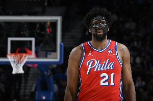 考辛斯：恩比德需要减重36斤 现在NBA不需要靠吨位硬凿的中锋了