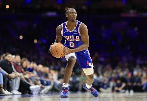 今天32投12中!马克西:右手手指很疼但会没事的 不会以此为借口