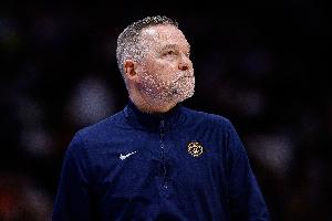 马龙：罚球28比11对我来说太疯狂 我们只是想要同样的吹罚