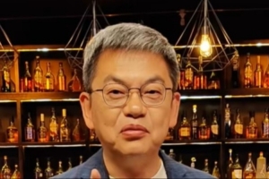 苏群：詹姆斯打无球之后反而分高了&篮板多了 这就是会打球