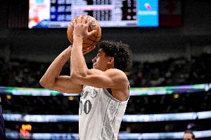 状态不佳！克里斯蒂上半场4中1得到3分2板2助1断
