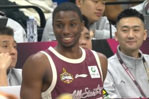 😲NBA扣篮王也惊了！陈登星飞跃7人胯下炸扣 迪亚洛满脸惊叹