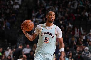 未来可期！卡斯尔21中12空砍全队最高32分外加8板3助