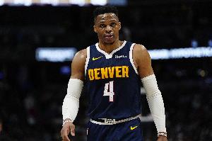 效率不高！威少13投5中拿到12分 三分8中2
