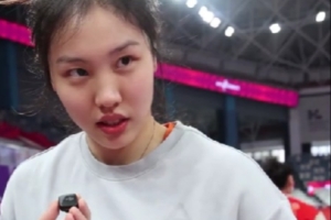 通讯录里最有名的人是谁？张茹：杨舒予 王丽丽：坎迪斯-帕克