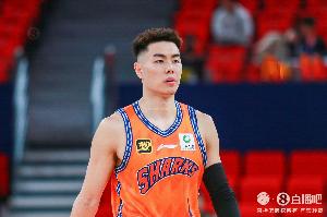 李花兄弟💦李添荣&李弘权合计23中13 两人合砍34分助队破敌