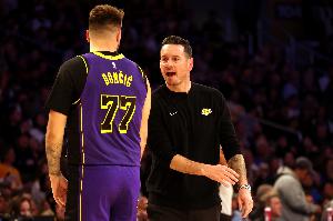 东契奇今日正负值高达+37 是湖人自20年库兹马+38后最高