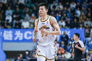 复出还要找状态！张镇麟半场6中1仅拿2分1板4助1断