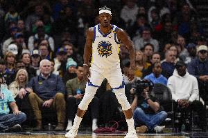 下半场状态回暖！巴特勒12中6拿到19分4板4助