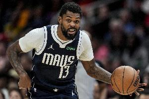没有放弃！马绍尔18中10拿到22分10板 下半场18分
