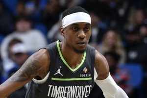 表现不俗！麦克丹尼尔斯21投13中得到29分10板4助2断
