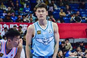 隐形人？！王睿泽上半场0出手仅得1板 正负值高达-17