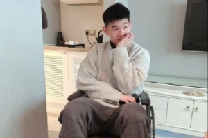 林葳坐上轮椅了！同曦官方：好好休息 等你回来 早日康复