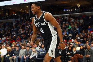 战旧主表现不佳！福克斯17中6得16分4板8助1断 三分6中0