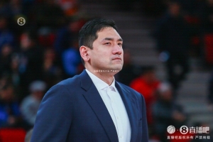 钟诚：球队今天拼得比较好 篮板球我们输了太多