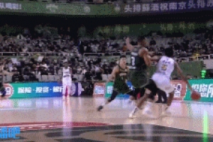 没有被无鞋打败！广厦外援布朗鞋掉之后依然飙中三分