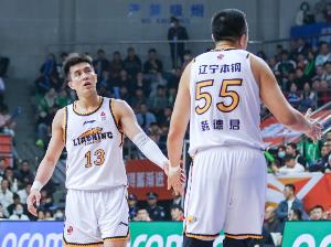 里程碑！韩德君追平郭艾伦 并列辽篮队史得分王