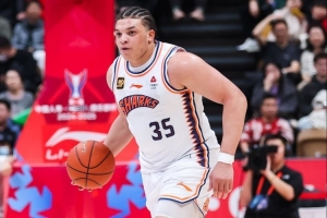 厉害也是真厉害！洛夫顿22中9砍27分9板7助 正负值+15全场最高！