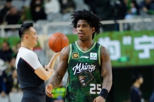 😎CBA版KD！肯德里克-戴维斯14中8高效砍30分5板7助 罚球12中12