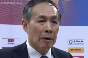 许利民：本场赢得很艰难 青岛是一支顽强的球队 他们压着我们打