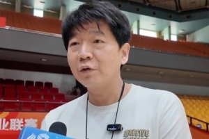 邱彪：这个赛季我们三分球一直不稳定 还是摆正位置 调整好心态