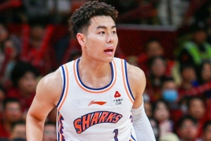 状态火热！李添荣15投10中&三分12中7 得到28分3板2助