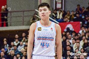 外线有谱！陈培东三分11中5贡献17分 正负值+12