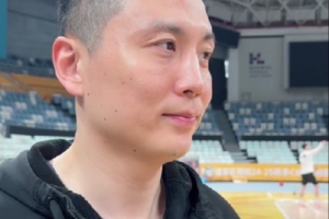 卢伟：晋级季后赛让大家背上想赢怕输的包袱 主场输浙江后开了会