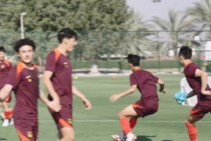 中国U-17国家男子足球队迎来海外拉练第一堂训练课