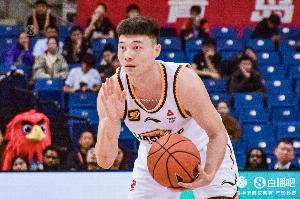 😎今天是真手帝！鄢手骐替补20分钟 5中5&三分4中4贡献14分5助