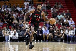 都不错！海史密斯上半场5中3得8分2板2助2断 韦尔3中3得7分5板