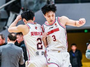 媒体人：广东季后赛能走多远跟外援关系不大 还得看胡明轩和徐杰