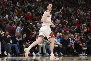 全面表现！基迪27分钟就砍下12+10+10的三双 生涯第15次