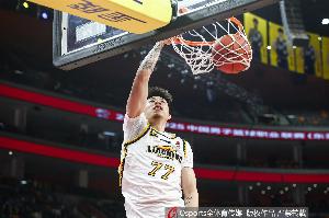 杨鸣：大韩和张镇麟痛感还是比较严重 我觉得没大碍但需每日观察