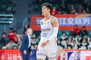 替补上来扭转战局！于德豪9中6拿到17分8板7助2断 正负值+25