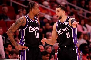 双星黯淡！拉文&德罗赞合计40投15中&三分9中1 仅得到34分