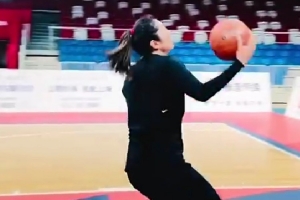 李梦晒训练视频：用快乐的心态做热爱的事 是对热爱最大的尊重