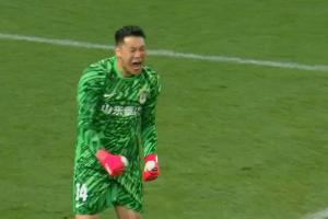 让3追4大逆转！王大雷听到终场哨声怒吼+挥拳庆祝 尽情释放压力！