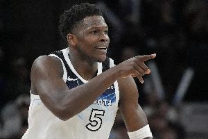 下半场回归独得17分！爱德华兹19中8拿到20分4板5助1断
