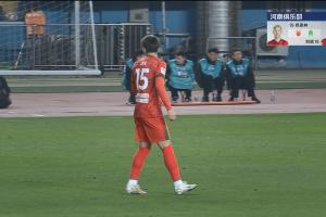 惨！😢杨意林替补登场15分钟又被换下 本场比赛失误导致丢球