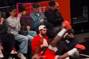 🤣昨日比赛哈登摔出了底线😲前排观战的邓紫棋被吓出了表情包