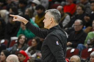 公牛上一场绝杀湖人&今日憾负独行侠 多诺万：应对情绪也是种成长