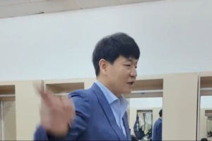 邱彪更衣室训话：辽宁4冠不是天上掉馅饼 是机会就投&人人防守