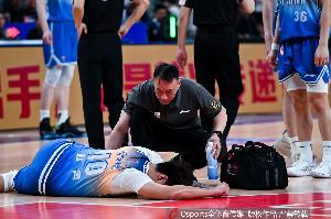 望无碍！赵睿比赛期间已前往医院拍片 李炎哲赛后也将前往医院